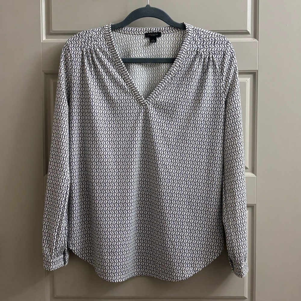 Ann Taylor Factory White and Black Geometric V-Neck Blouse
